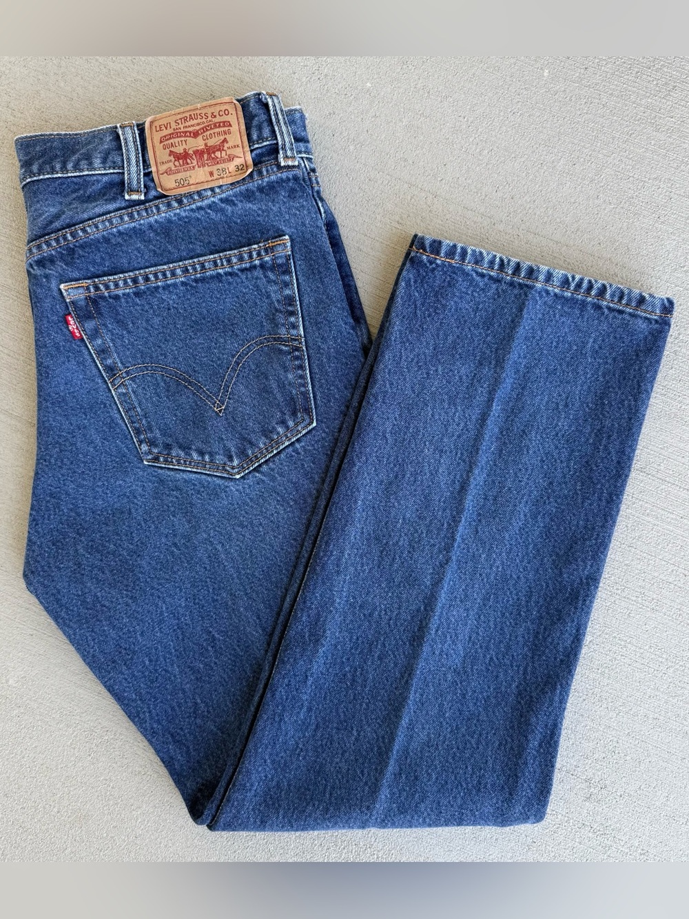 Levi’s 505 Jeans Mens 38x32 Med Blue Regular Fit Straight Leg 100% Cotton Denim
